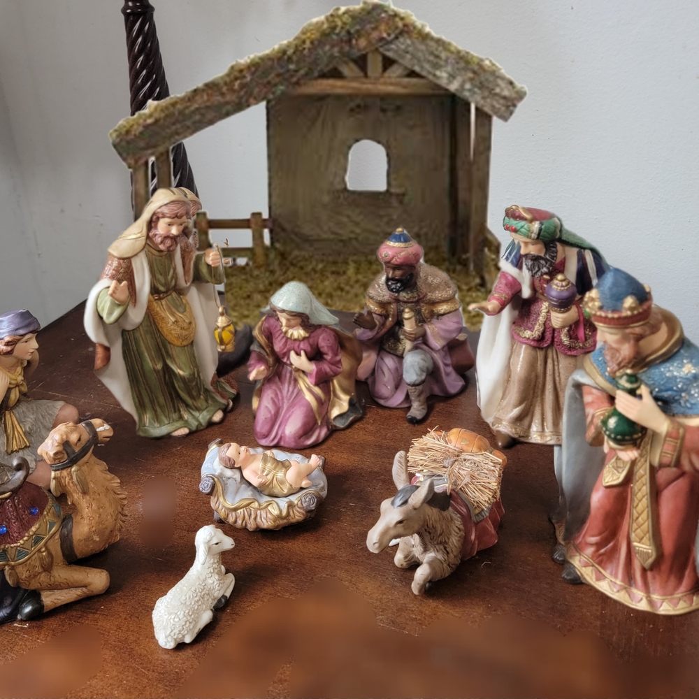Nativity Scene Set with Stable - Multicolor